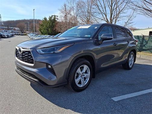 2023 Toyota Highlander LE