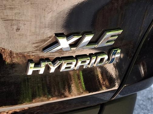 2021 Toyota RAV4 Hybrid XLE Premium