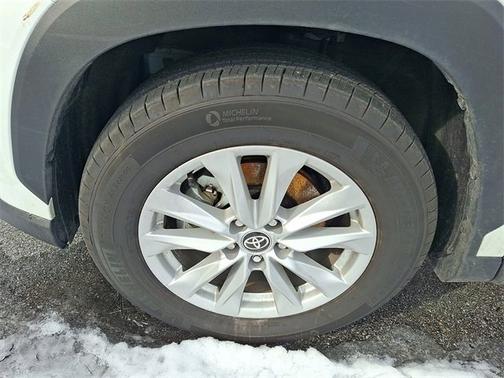 2025 Toyota Corolla Cross LE