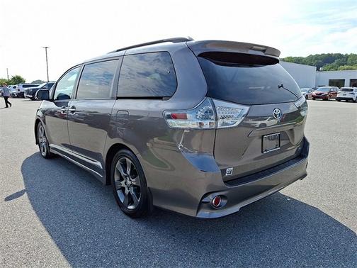2016 Toyota Sienna SE