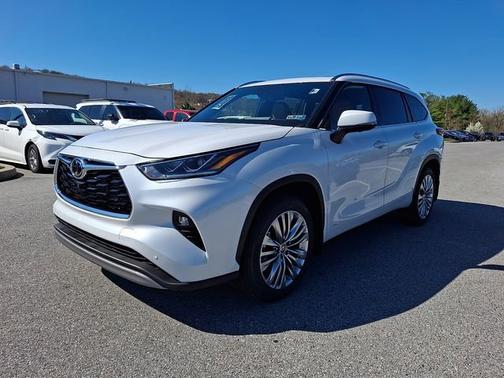 Wind Chill Pearl   089 2026 Toyota Highlander Hybrid Platinum