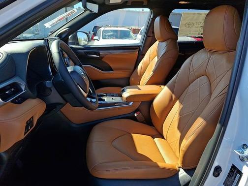 Wind Chill Pearl   089 2026 Toyota Highlander Hybrid Platinum