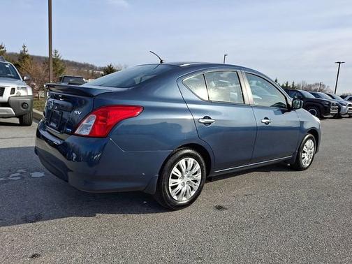 2016 Nissan Versa SV