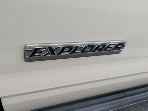 Photo 4 of 4 of 2008 Ford Explorer Limited