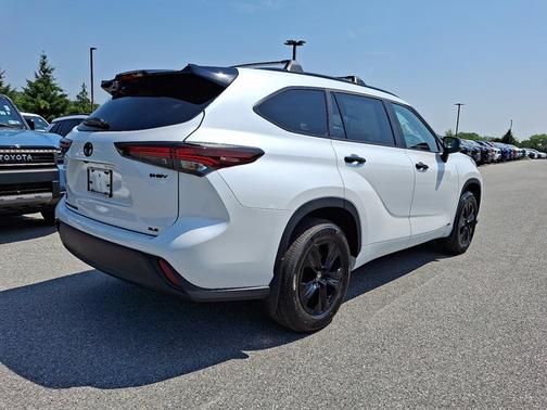 2025 Toyota Highlander Hybrid XLE Nightshade