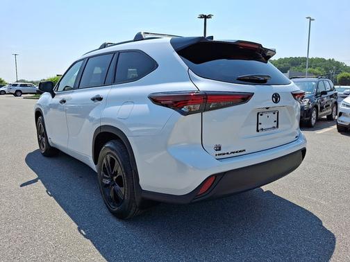 2025 Toyota Highlander Hybrid XLE Nightshade