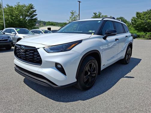 2025 Toyota Highlander Hybrid XLE Nightshade