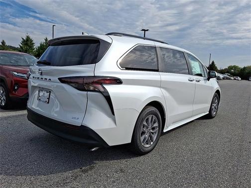 2025 Toyota Sienna XLE
