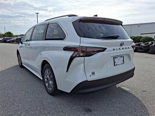 2025 Toyota Sienna XLE