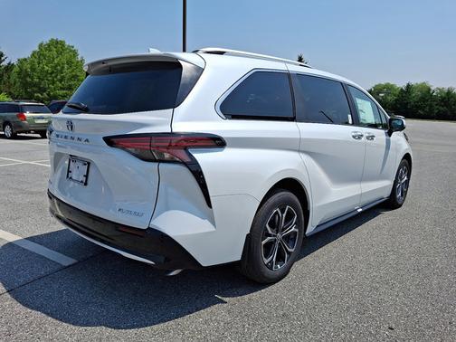 2025 Toyota Sienna Platinum