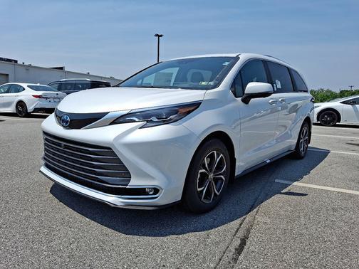 2025 Toyota Sienna Platinum