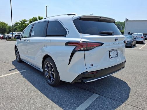 2025 Toyota Sienna Platinum