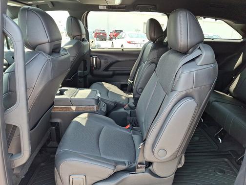 2025 Toyota Sienna Platinum