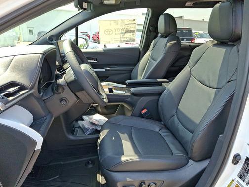 2025 Toyota Sienna Platinum