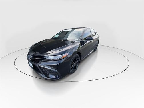 Midnight Black Metallic 2022 Toyota Camry SE
