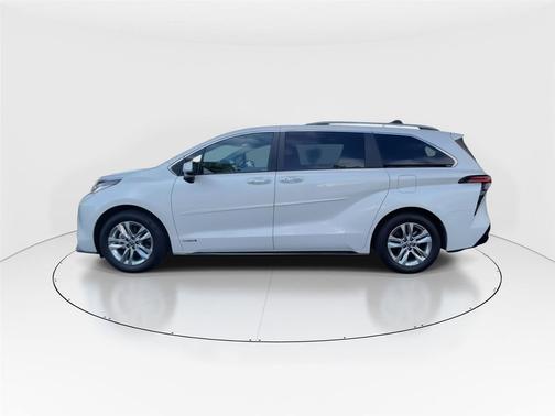 Blizzard Pearl 2021 Toyota Sienna Limited 7-Passenger