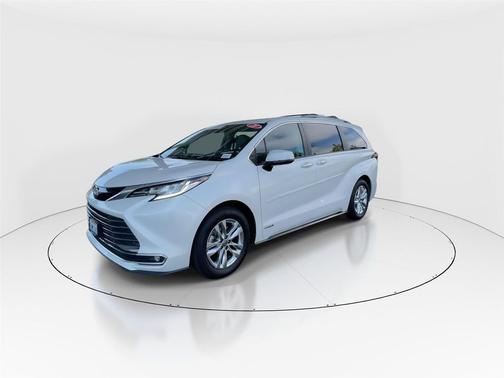Blizzard Pearl 2021 Toyota Sienna Limited 7-Passenger