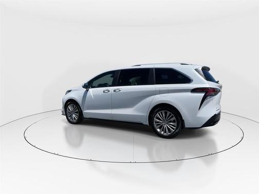 Wind Chill Pearl 2026 Toyota Sienna Limited