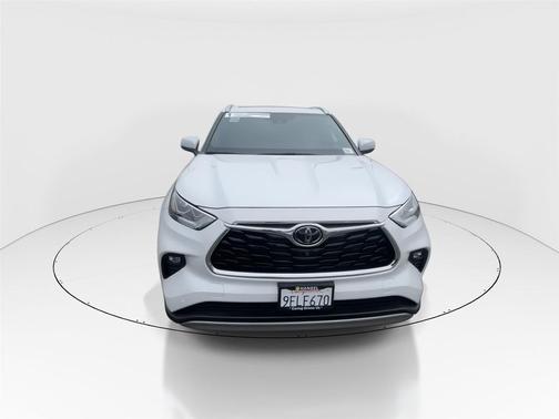 Wind Chill Pearl 2023 Toyota Highlander Platinum