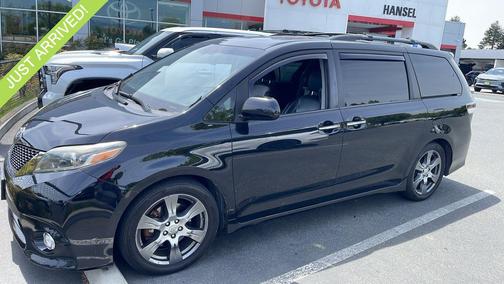 Midnight Black Metallic 2017 Toyota Sienna SE Premium
