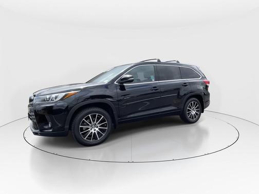 Midnight Black Metallic 2018 Toyota Highlander SE
