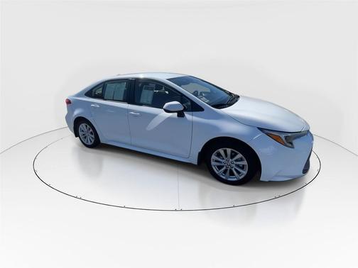 Ice Cap 2024 Toyota Corolla Hybrid LE