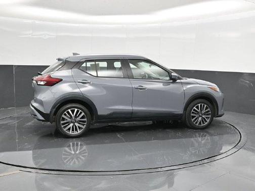 Boulder Gray Pearl 2023 Nissan Kicks SV