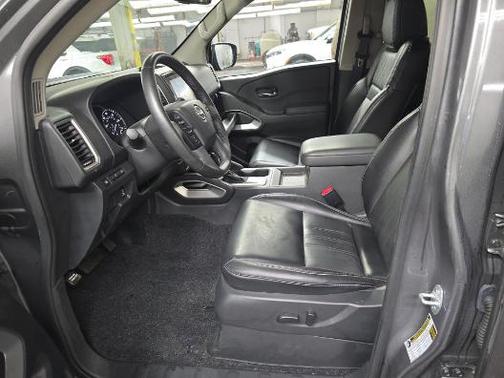 2024 Nissan Frontier SL