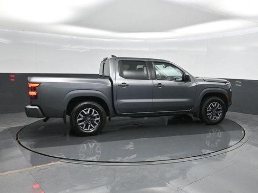 2024 Nissan Frontier SL