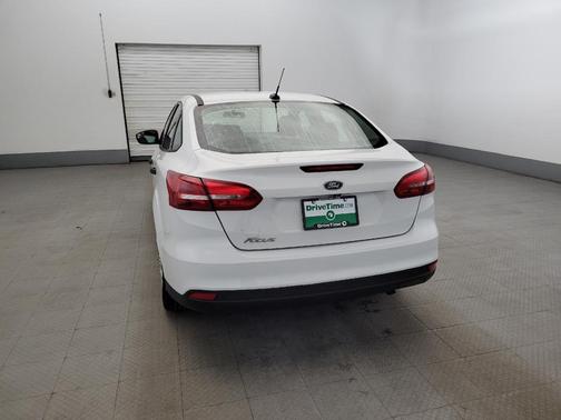 Oxford White 2017 Ford Focus SE