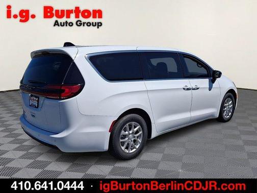 White 2027 Chrysler Pacifica SELECT