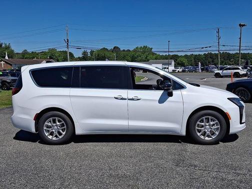 White 2027 Chrysler Pacifica SELECT
