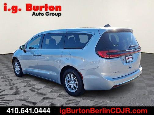 Silver Mist Clearcoat 2026 Chrysler Pacifica Select