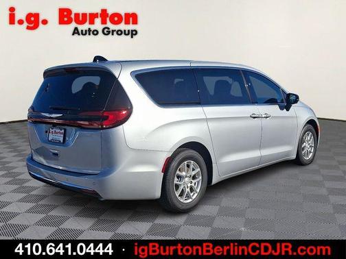 Silver Mist Clearcoat 2026 Chrysler Pacifica Select