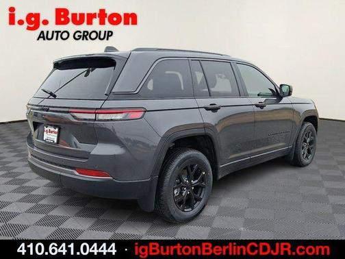 2026 Jeep Grand Cherokee Laredo