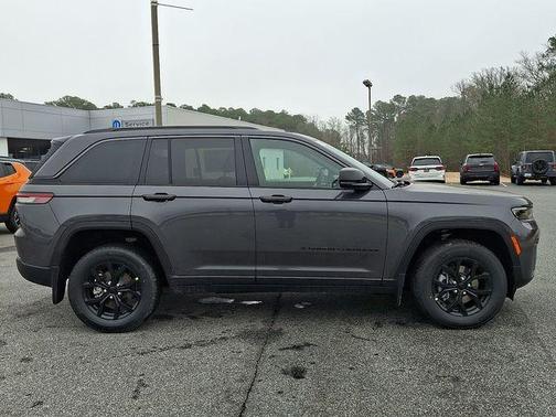 2026 Jeep Grand Cherokee Laredo