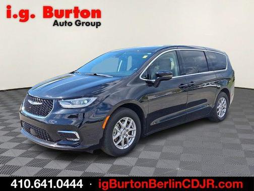 Diamond Black 2024 Chrysler Pacifica Touring-L