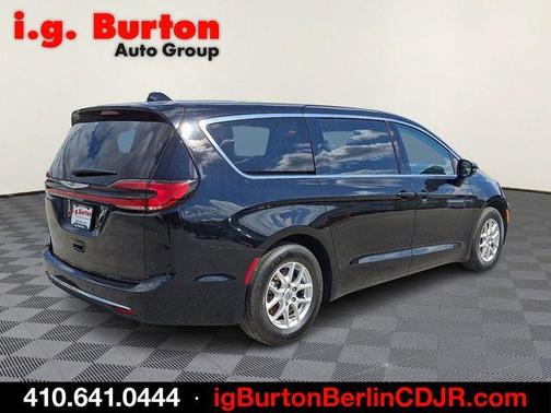 Diamond Black 2024 Chrysler Pacifica Touring-L