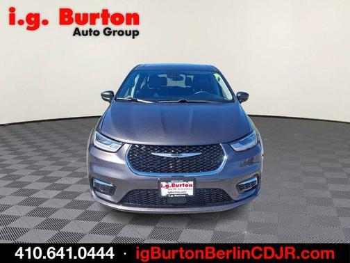 Crystal Metallic 2023 Chrysler Pacifica Touring-L
