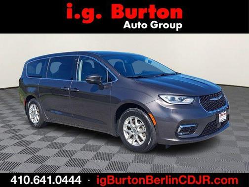 Crystal Metallic 2023 Chrysler Pacifica Touring-L