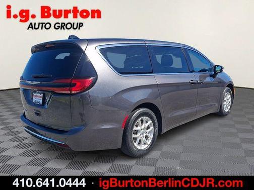 2023 Chrysler Pacifica Touring-L