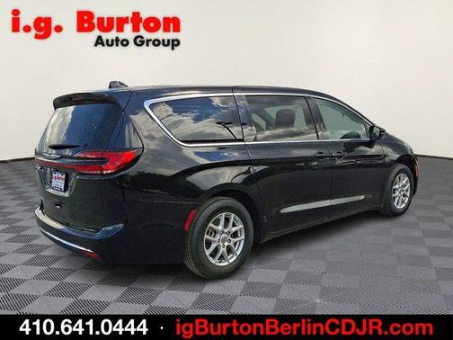 Diamond Black 2024 Chrysler Pacifica Touring-L