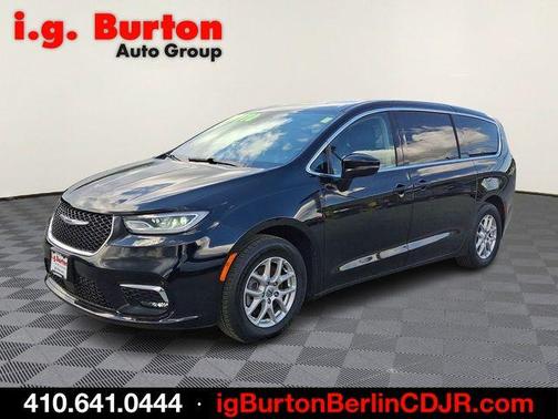 Diamond Black 2024 Chrysler Pacifica Touring-L