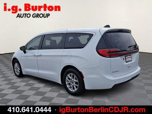 2024 Chrysler Pacifica Touring-L