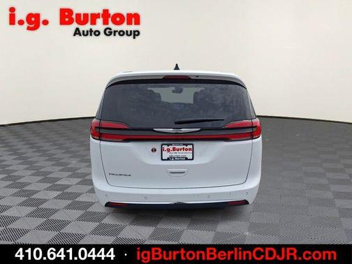 Bright White Clearcoat 2024 Chrysler Pacifica Touring-L