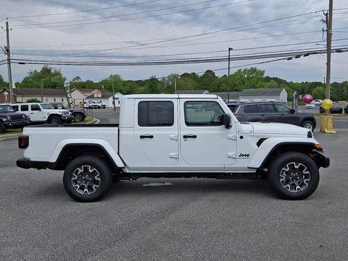 Bright White Clearcoat 2026 Jeep Gladiator Sport