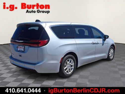 Silver Mist Clearcoat 2024 Chrysler Pacifica Touring-L