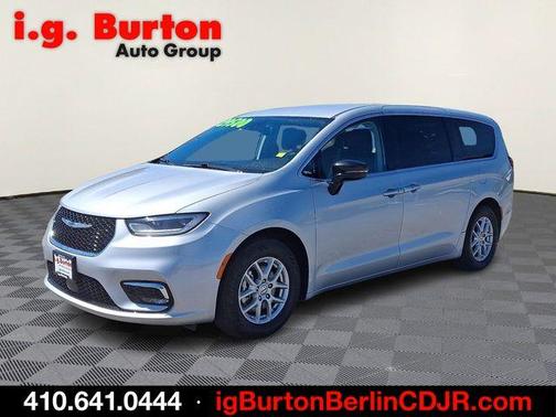 Silver Mist Clearcoat 2024 Chrysler Pacifica Touring-L