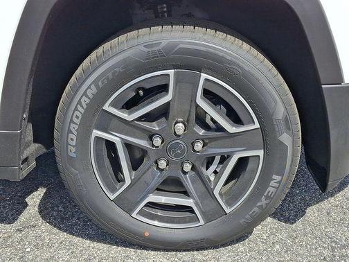 Bright White Clearcoat 2026 Jeep Cherokee LAREDO/LIMITED