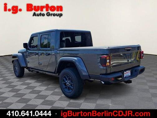 Granite Crystal Clearcoat Metallic 2026 Jeep Gladiator 85th Anniversary Edition